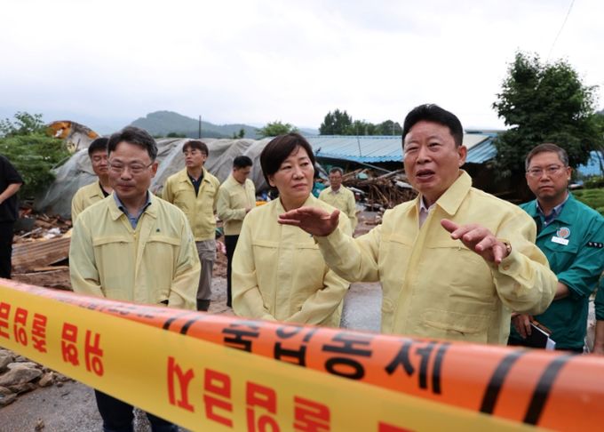 농식품부 장관, 가평 산사태‧축사 피해 현장 방문
