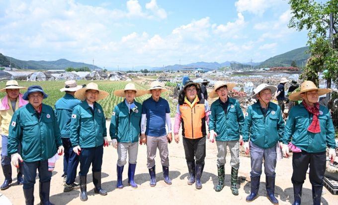 야정마을 방문, 실태 확인과 주민 위로