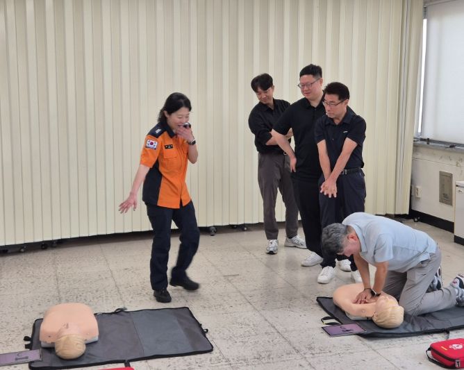 직원 대상 심폐소생술 및 소방안전교육