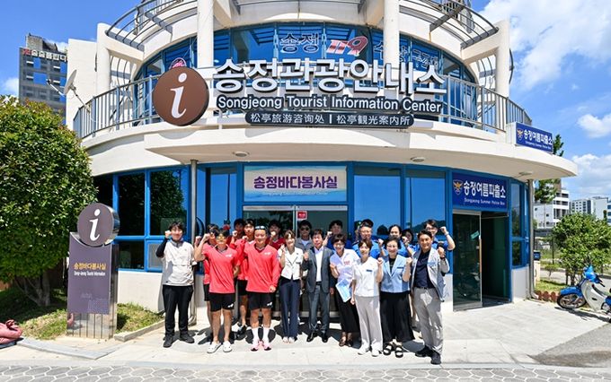 부산 해운대구의회(의장 장성철)는 피서철을 맞아 해수욕장 현장 근무자들을 방문해 격려했다.