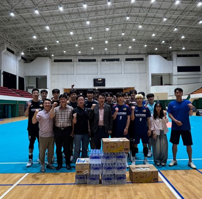 하동축산농협, 한국전력 빅스톰 배구단에 격려품 전달