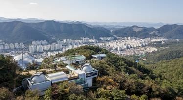 김해 분성산 정상에 위치한 김해천문대 전경