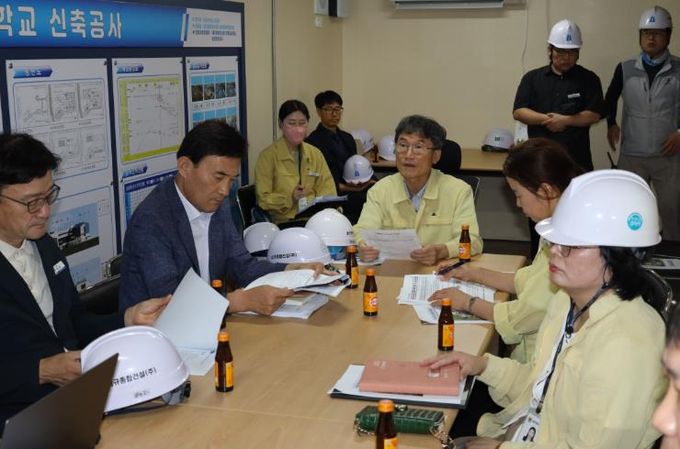 천창수 울산교육감, 폭염 대비 학교 공사 현장점검