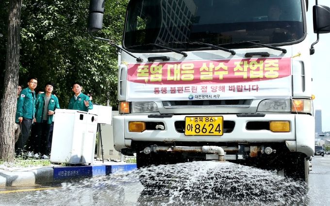 대전 서구, 폭염 대응 총력... 현장 점검 및 근로자 격려 나서