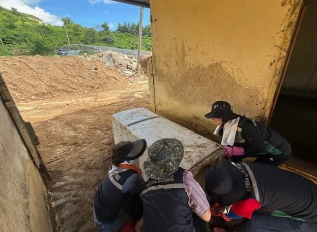 통영시 여성민방위기동대, 합천군 호우피해 복구지원 나서