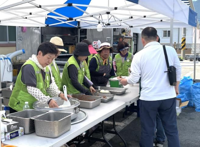 창원시자원봉사단체협의회 진해지회, 산청군 침수 피해 지역 급식 봉사