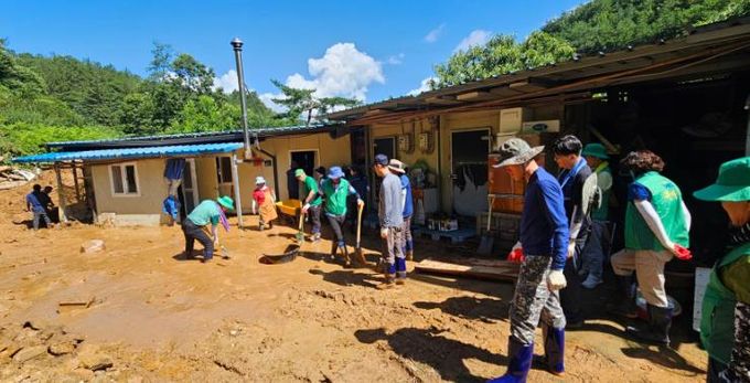 부산진구새마을회, 자매결연도시 합천군 호우피해 복구 지원