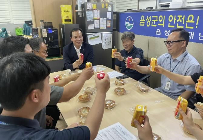 조병옥 음성군수, 늦은 밤 야근 직원들 격려...