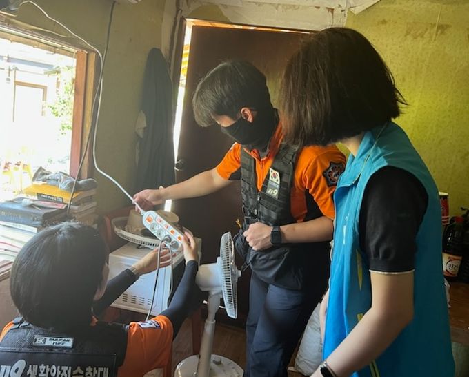 여수소방서, 복지기동대와 함께 ‘노후 주택 화재예방 점검’500가구 대상 실시