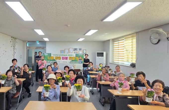 “늦깎이 배움의 용기, 인생의 문을 열다”