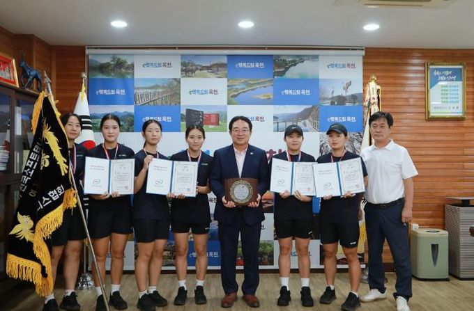 옥천군청 실업팀(정구) 단체전 금메달1, 개인복식 금메달1, 혼합복식 동메달1