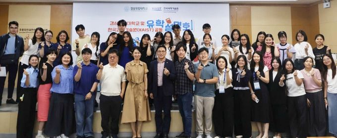 경상국립대학교 베트남 방문단은 7월 24일부터 29일까지 베트남 유학설명회에 참가하여 일대일 유학상담을 실시하고 하노이에 GNU한국어교육센터를 개소하는 등의 활동을 벌였다.