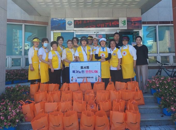 대한적십자사 와룡봉사회, 사랑의 삼계탕 나눔-단체사진