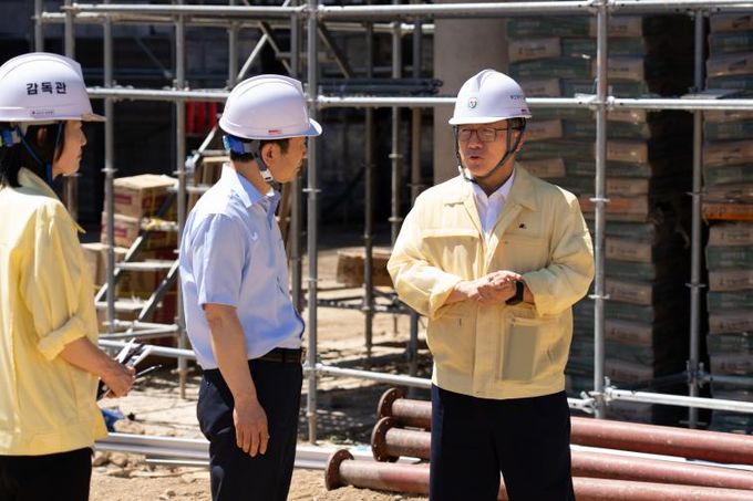 부산솔빛학교 이전 신축공사 현장점검 모습.