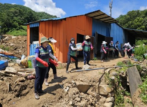 양산시여성민방위기동대, 산청군 수해 현장에 도움의 손길