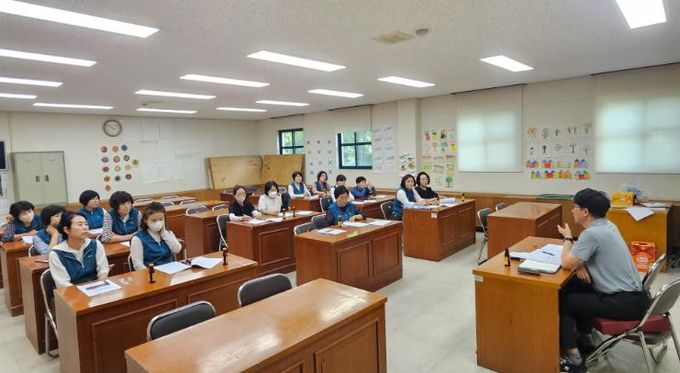 하동군, 버스 도우미 친절·안전 교육..교통약자 이동권 강화