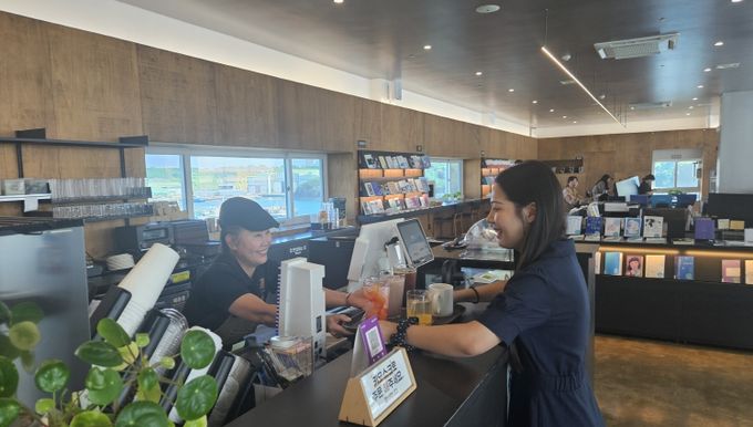 장생포문화창고 지관서가, 노인일자리 성공사례로 자리매김