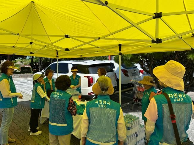 남해군자원봉사센터, 폭염 속 얼음물 나눔