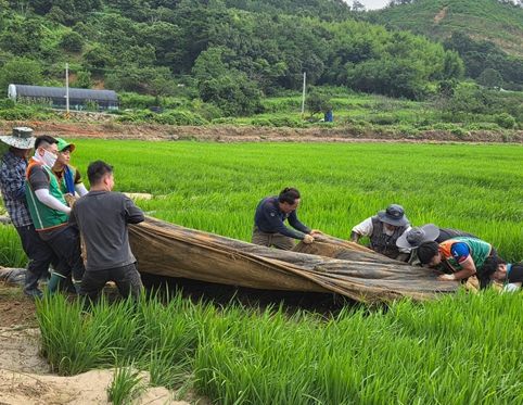 김해시 청년들, 산청군 집중호우 피해 복구 지원