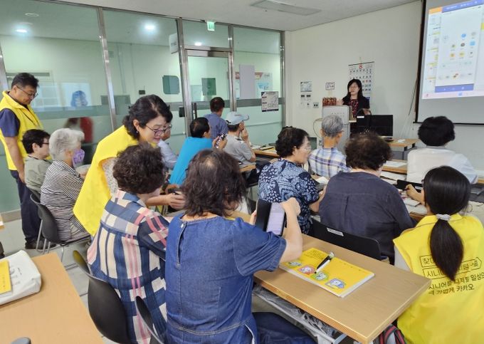 김해시서부노인종합복지관, 2025 찾아가는 시니어 디지털스쿨
