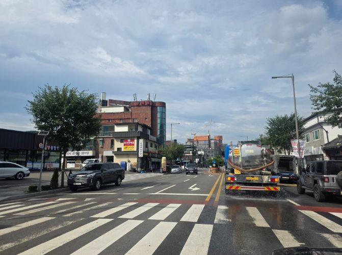 홍천군 폭염 대응위해 살수차 가동