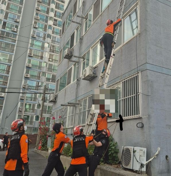 노인맞춤돌봄서비스로 뇌졸중으로 쓰러진 독거노인 구해