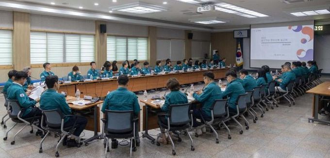 대전 대덕구는 8일 구청 대회의실에서 5급 이상 간부 공무원이 참석한 가운데 ‘2025년 을지연습 준비상황 보고회’를 진행하고 있다.