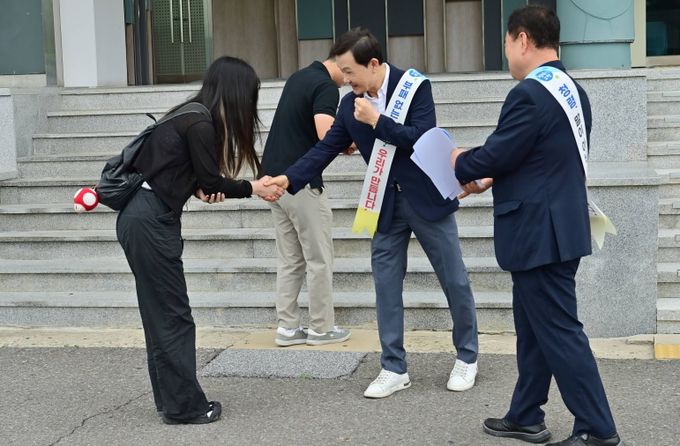 군수님과 함께하는 출근길 청렴 캠페인 실시!