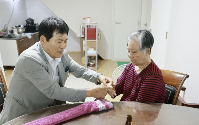 11일, 해보면, 이상익 함평군수 고 정재남 선생 유가족 위문 사진