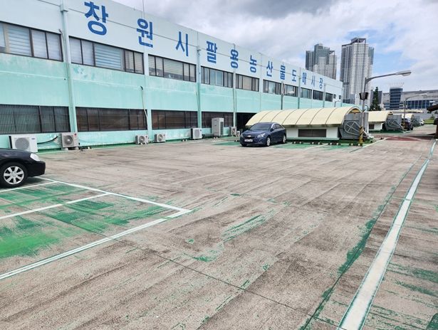 창원 농산물도매시장 청과동 2층 주차장(팔용) 및 채소동(내서) 현장사진