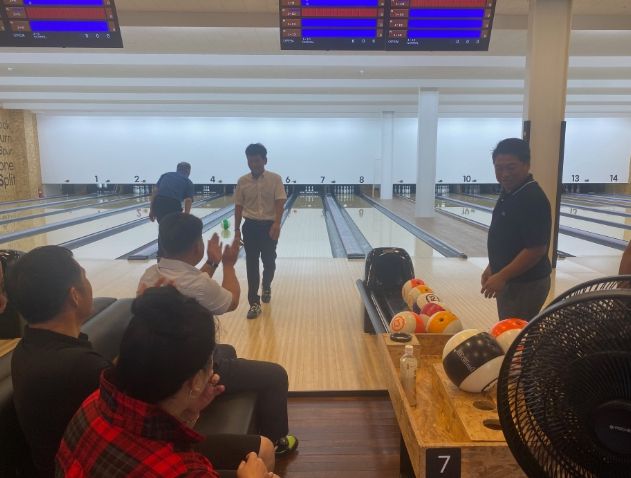 (사)한국후계농업경영인 밀양시연합회와 창녕군연합회가 볼링 친선 경기를 통해 친목을 다지고 있다.