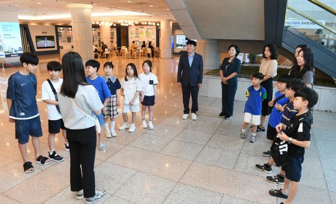 경상남도의회 창원대원초, 외동초 도의회 견학 프로그램 참여