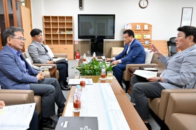 김진열 군위군수·강대식 국민의 힘 국회의원, 군위 현안 해결을 위한 예산정책 긴급협의