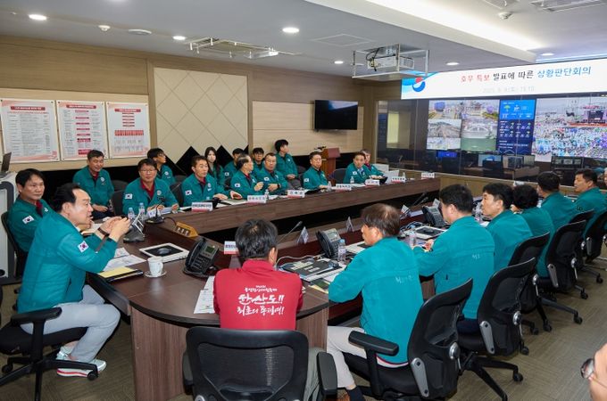 제64회 통영한산대첩축제, 시민과 관광객의 성원 속에 안전하게 성료 2(시장 주재 긴급 상황판단회의)