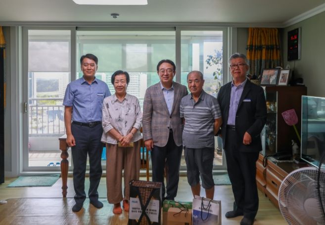 , 제80주년 광복절 기념 독립유공자 유족 家 방문하여 격려품 전달