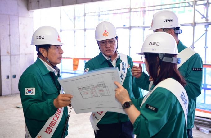 강화군, 폭염·호우 대비 건설현장 중대재해 예방 안전점검 나서