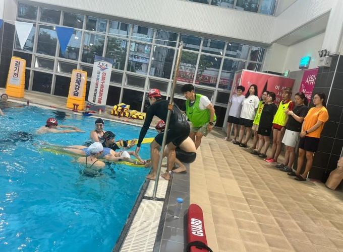 수영장 응급상황 대비 훈련