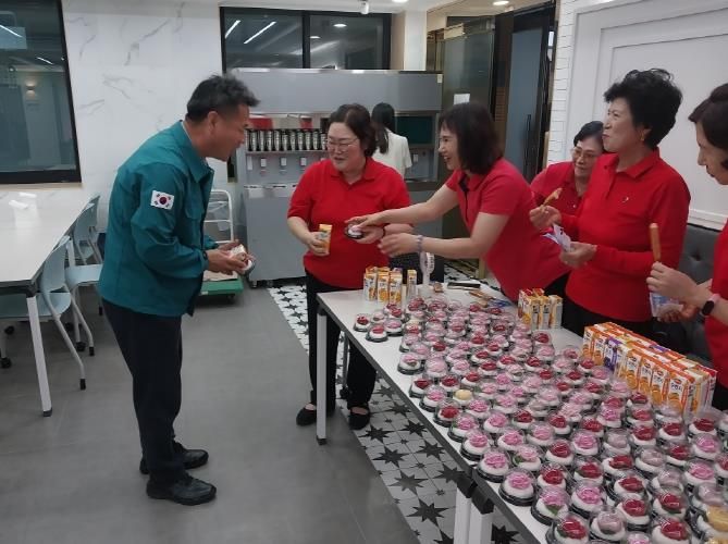 김천시 여성단체협의회,을지연습 현장에 “따뜻한 응원‘ 간식 전달