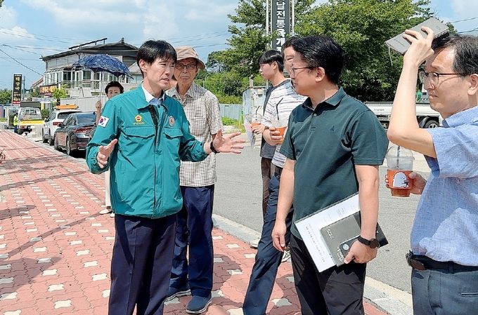 백현조 산업건설위원장, 연암교차로 사고위험 현장 살펴