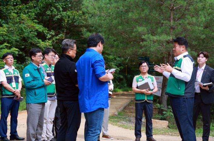 지지리골 맨발걷기 숲길 현장 점검
