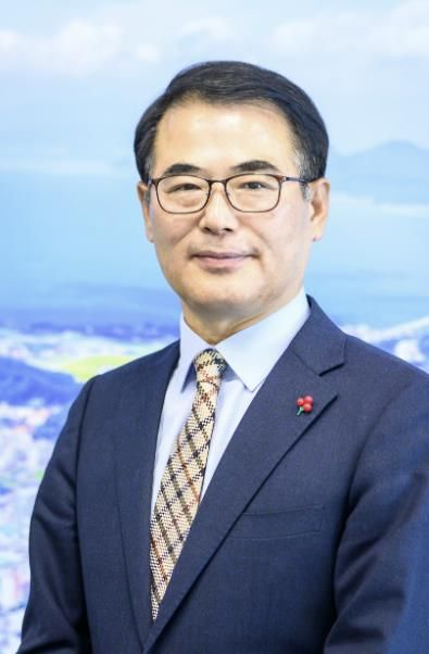 장충남 남해군수