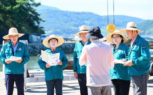 남해군의회, 적조 방제 작업 현장 방문