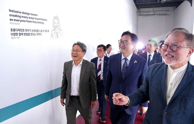 우원식 의장-강기정 광주광역시장, 디자인비엔날레 함께 관람