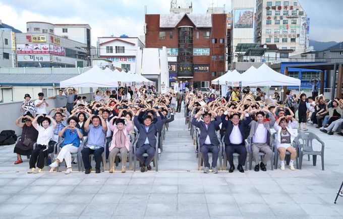 “거제리본플라자서 열린 ‘리본 나이트’, 시민과 함께 성공적 마무리