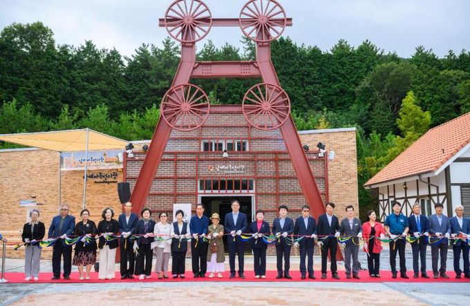 남해군 파독전시관 리모델링 준공식 개최