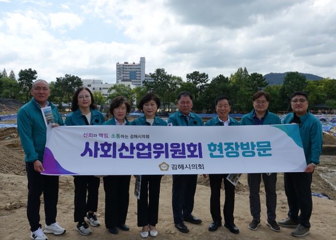 김해시의회 사회산업위원회, 구지봉 보호구역 2차 발굴조사 현장, 김해 와인동굴 현장방문 실시