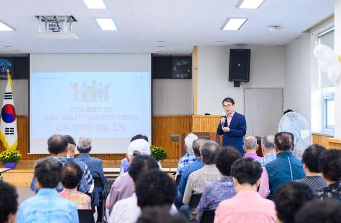 장충남 남해군수, 노인대학 특강 = 남면노인대학 특강.