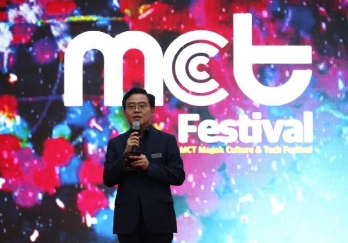 진교훈 서울 강서구청장이 12일(금) 마곡광장에서 열린 ‘제1회 MCT페스티벌’ 개막식에 참석해 축사를 하고 있다.