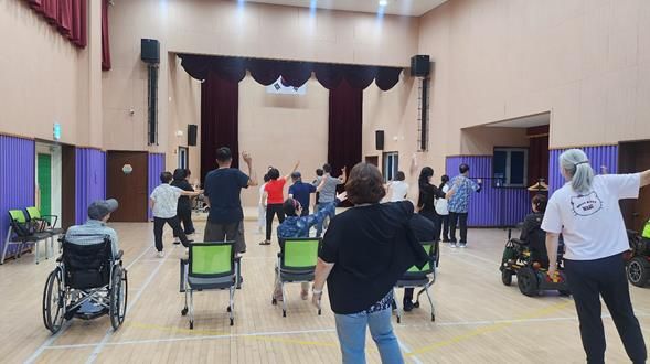 김해시서부장애인종합복지관 찾아가는 학습드림(Dream) “함께춤바” 프로그램 개강