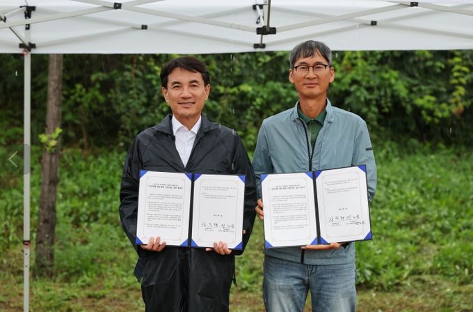 전국 최초'민·관 협력'으로 도심 속 생태하천에 수산자원 방류